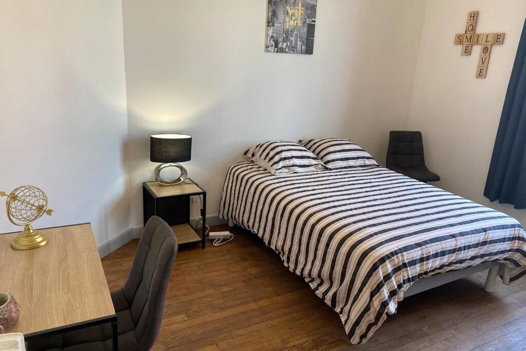 L'Appartement De Moliere N°3 Montluçon Екстериор снимка